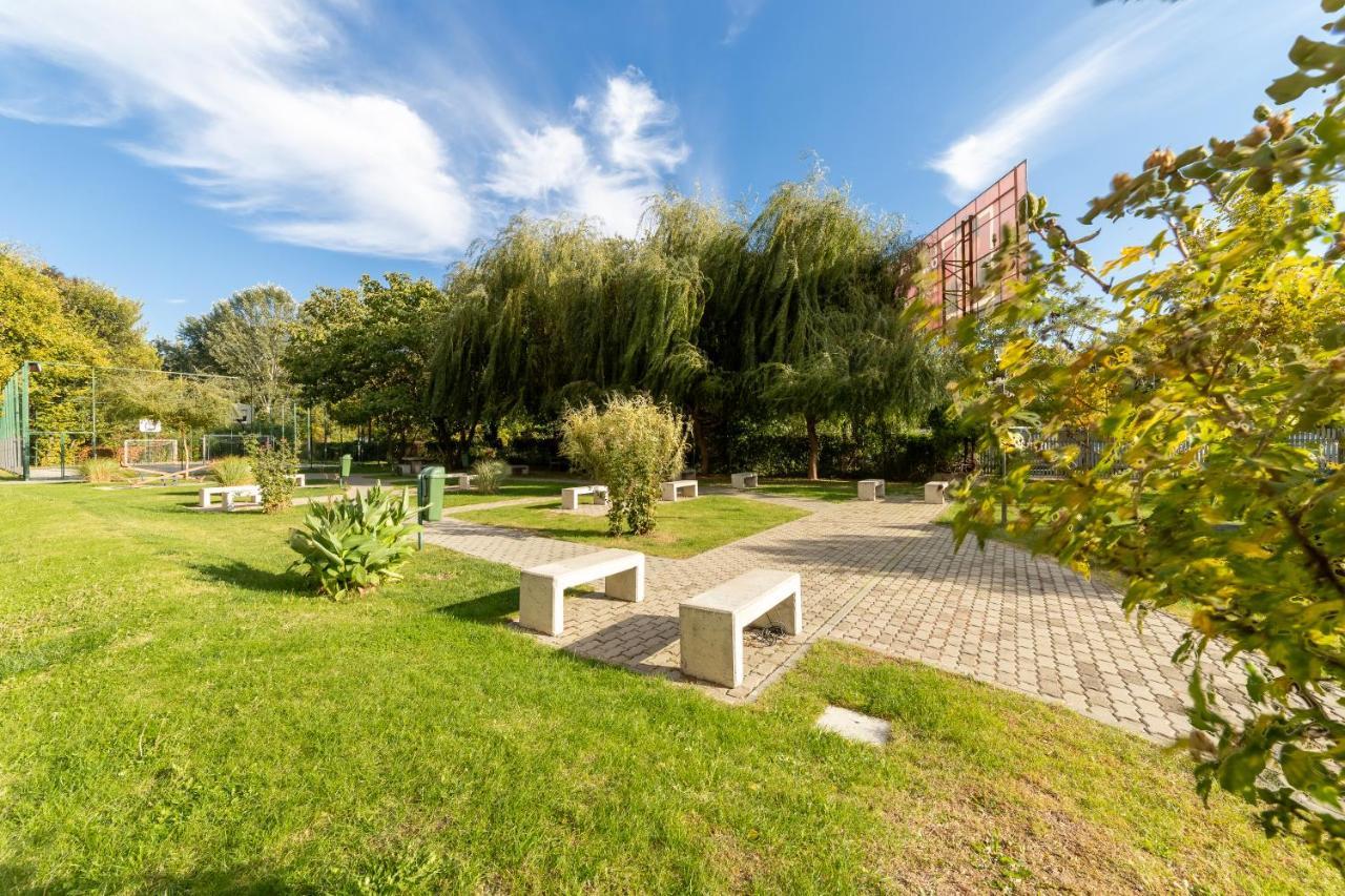Ari - Ared Luxurious Apartments With Balcony & Free Parking Arad Exterior photo