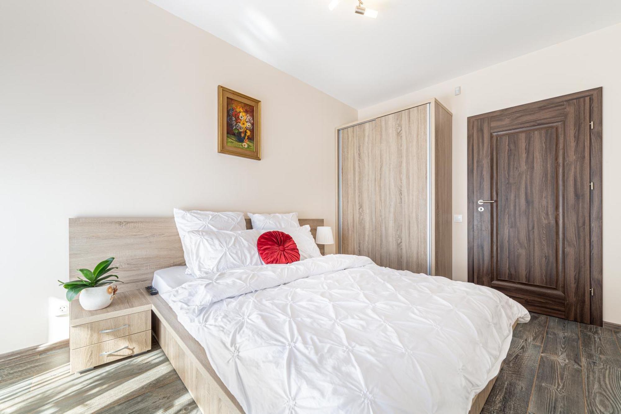 Ari - Ared Luxurious Apartments With Balcony & Free Parking Arad Exterior photo