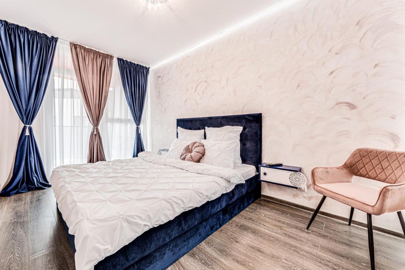 Ari - Ared Luxurious Apartments With Balcony & Free Parking Arad Exterior photo