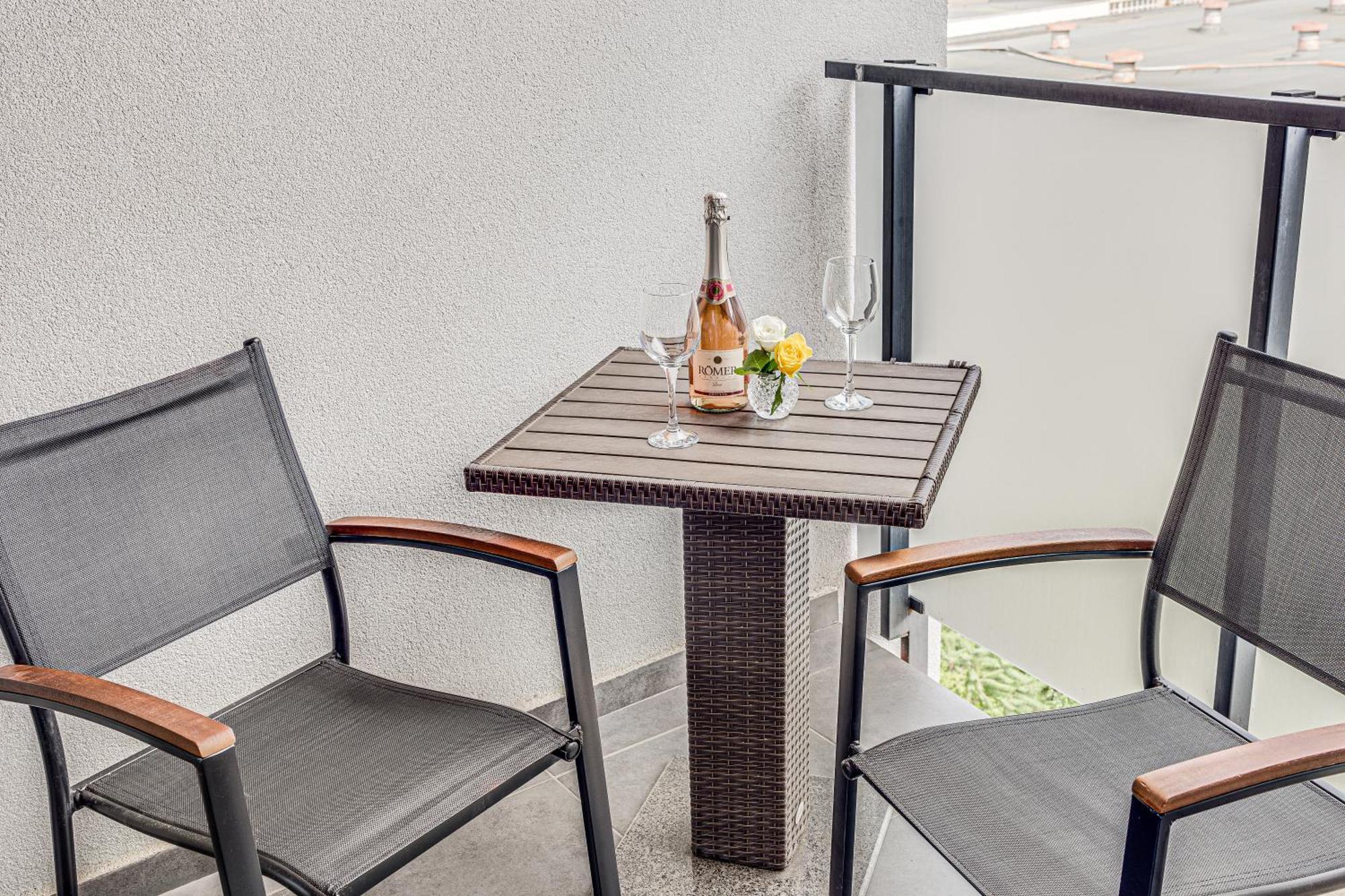 Ari - Ared Luxurious Apartments With Balcony & Free Parking Arad Exterior photo